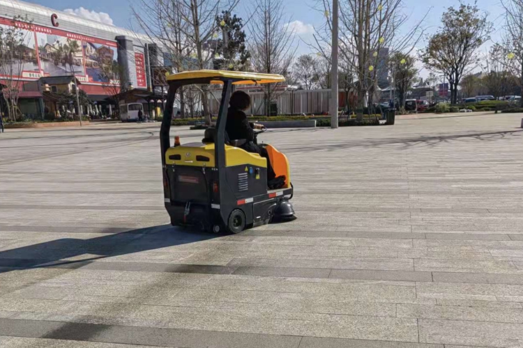 多功能掃地車 廣場(chǎng) 街道 校園 物業(yè)專用電動(dòng)掃地車S2A小型環(huán)衛(wèi)掃地車