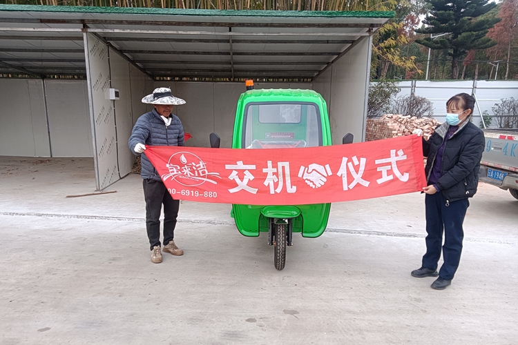 海埂訓(xùn)練基地交付6桶垃圾桶駁運(yùn)車清運(yùn)車轉(zhuǎn)運(yùn)車-云南寶來(lái)潔清潔設(shè)備